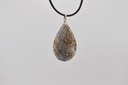 Collier en Agate Fleur bleu en Forme de Goutte avec Cordon en Cuir de 60 cm