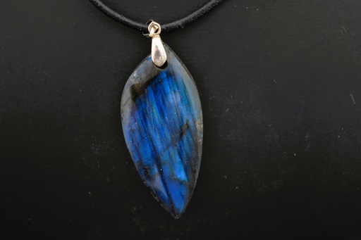 Collier en Labradorite en Forme de Losange avec Cordon en Cuir