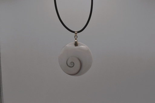 Collier en Sainte-Lucie en Forme Ronde avec Cordon en Cuir