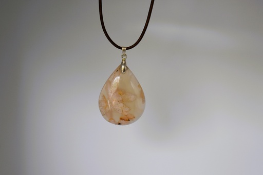 Pendentif Agathe fleur en forme de goutte